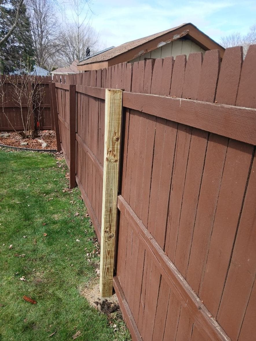 Wood fence post installation and repair in Hoffman Estates by BAX New wood fence post installed beside an existing backyard fence by BAX